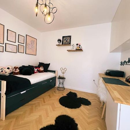 Cosy Penthouse - Large Balconies With Views - 5Min Disneyland 塞里斯 外观 照片